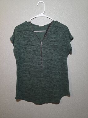 Women's Green Heathered Zip-Front Short Sleeve Top